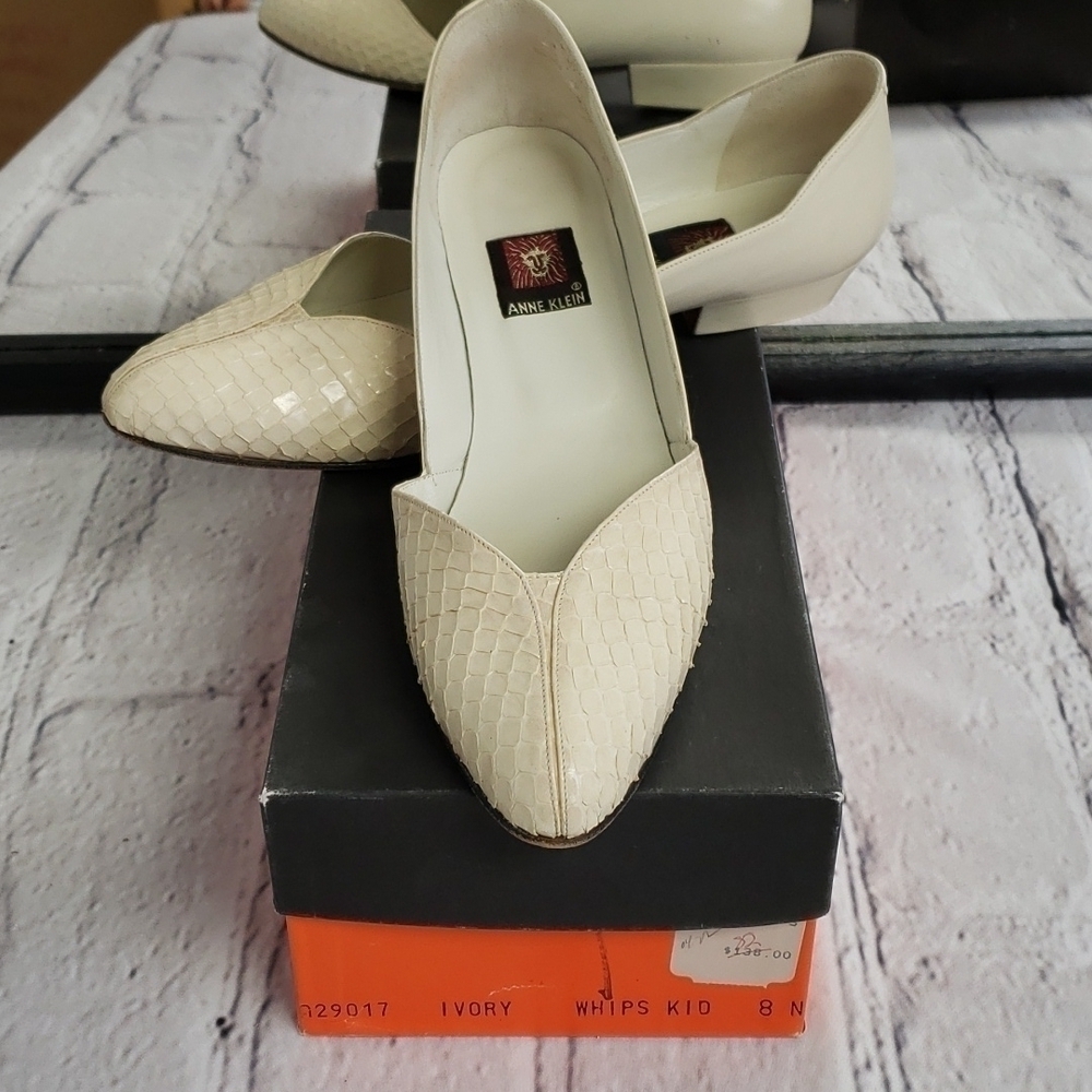 Anne Klein Whips Kid Leather Ivory 1" Heel Flats 8N Snake Look In Original Box